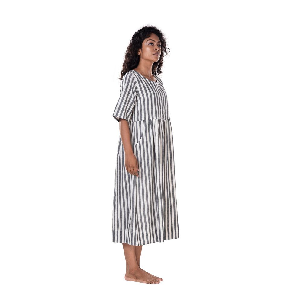 Line Pleated Stripe Dress